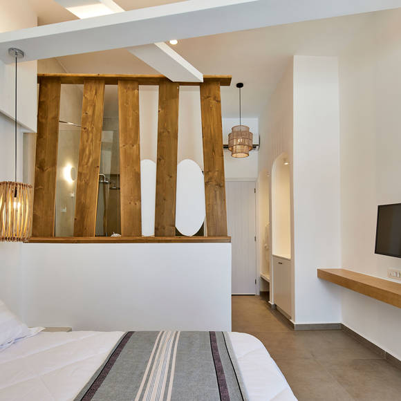Santorini View Hotel double bed with wooden decoration and tv