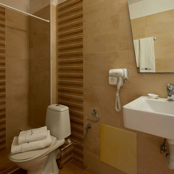 Santorini View Hotel bathroom with shower and bath amenities